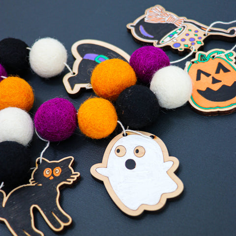 The Woodsy Craft Co. Craft Kit Halloween Garland