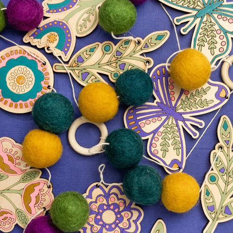 The Woodsy Craft Co. Craft Kit Folksy Flower Garland