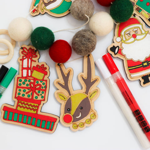 The Woodsy Craft Co. Holiday Craft Kit Christmas Spirit Garland