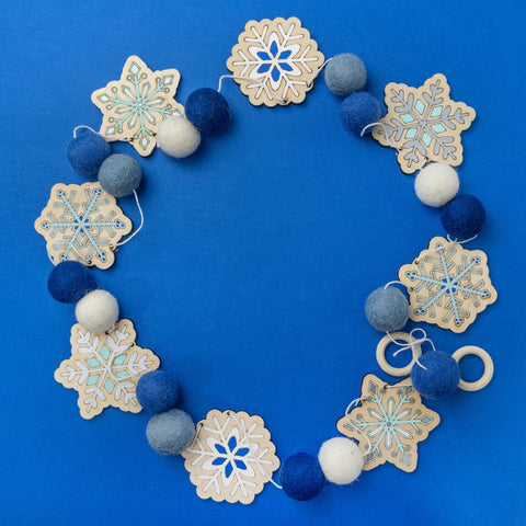The Woodsy Craft Co. Craft Kit Snowflake Garland