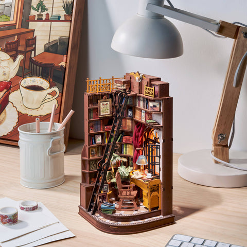 Hands Craft DIY Book Nook Kit: Silent Corner Study