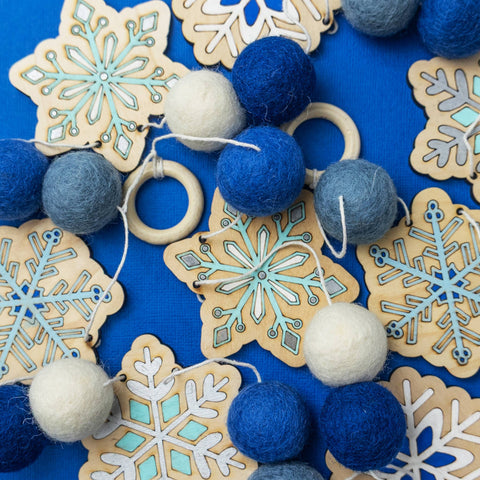 The Woodsy Craft Co. Craft Kit Snowflake Garland