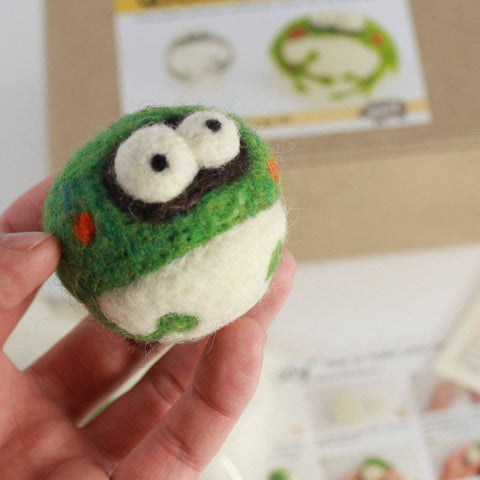 Woolbuddy Needle Felting Frog Kit