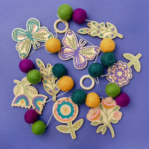 The Woodsy Craft Co. Craft Kit Folksy Flower Garland