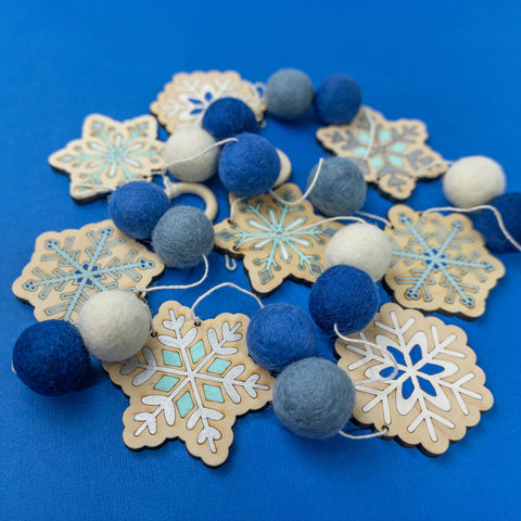 The Woodsy Craft Co. Craft Kit Snowflake Garland