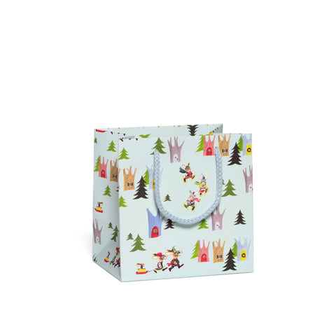 Red Cap Cards Gift Bag Winter Scene