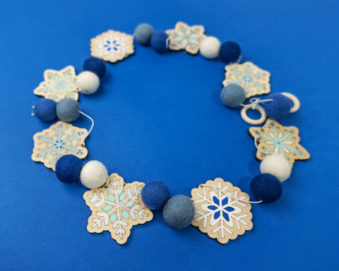 The Woodsy Craft Co. Craft Kit Snowflake Garland